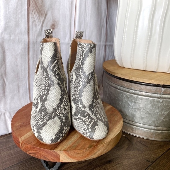 Steve Madden Booties - Picture 3 of 5